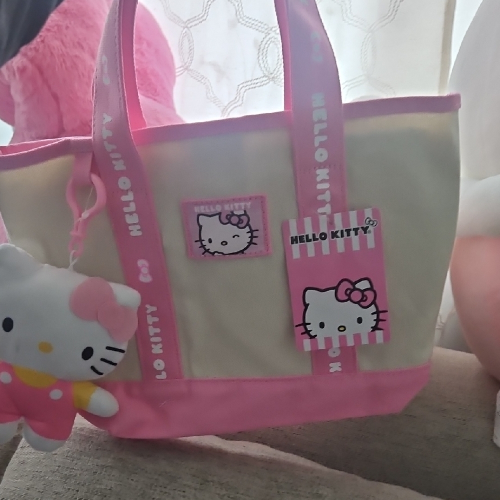 Hello Kitty Pink Tote with Charm - Picture 2 of 3